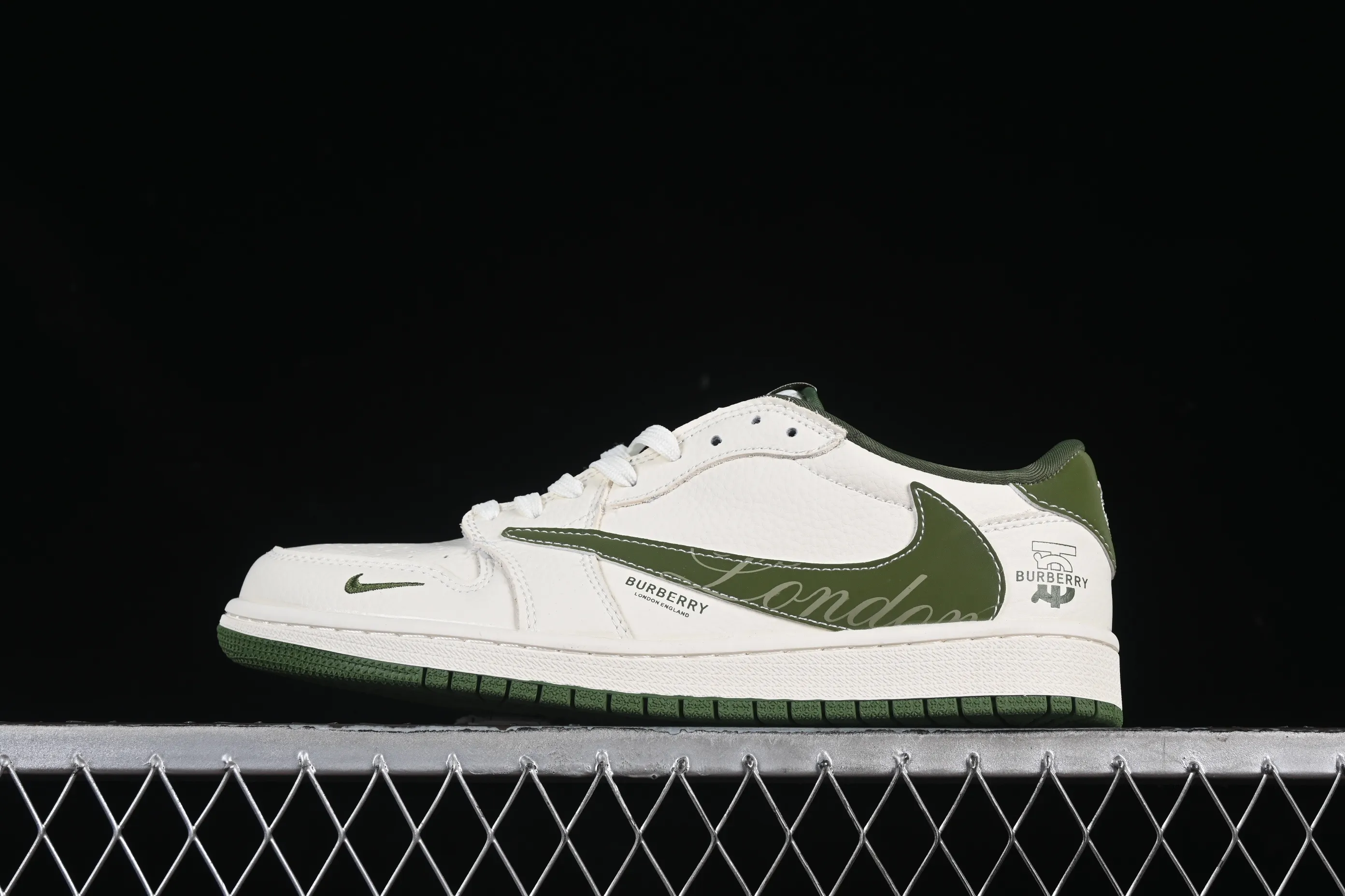 All categories Air Jordan Jordan series basketball shoes Air Jordan 1 Low High-end customized low-top sneakers Travis Scott x Fragment Design x Air Jordan 1 Low OG SP Joe 1 Burberry joint green English hook low-top cultural casual sneakers XS2024-034